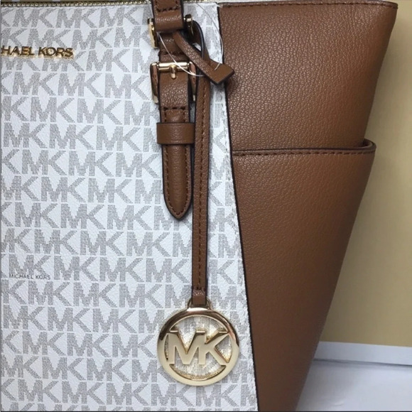 Michael Kors Charlotte LG TZ Tote
Vanilla Leather - Picture 4 of 9